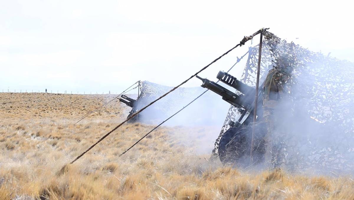 Abriendo fuego con los veteranos OTO MELARA de 105 mm. Abriendo fuego con los veteranos OTO MELARA de 105 mm.