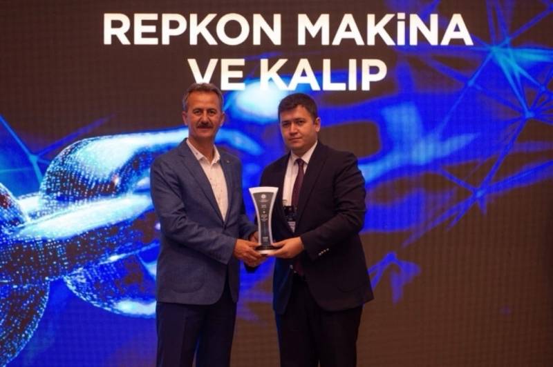 Ugur Cem Gurpinar, Director General de Repkon recogió el premio (Repkon) Ugur Cem Gurpinar, Director General de Repkon recogió el premio (Repkon)
