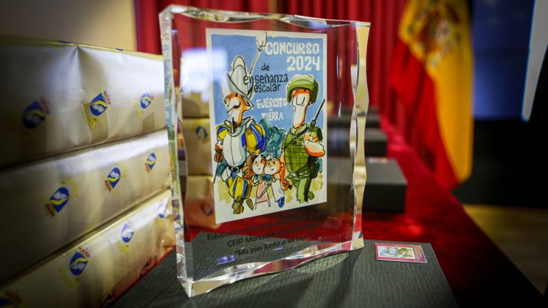 Premio entregado a los ganadores. Premio entregado a los ganadores.