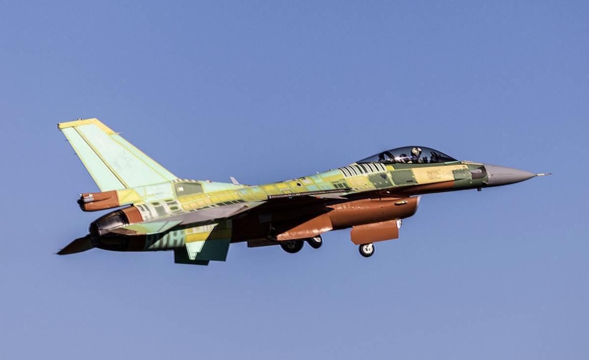 El primer F-16 Bloque 70 destinado a Bulgaria, todavía sin pintar, durante su primer vuelo. (foto Lockheed Martin) El primer F-16 Bloque 70 destinado a Bulgaria, todavía sin pintar, durante su primer vuelo. (foto Lockheed Martin)