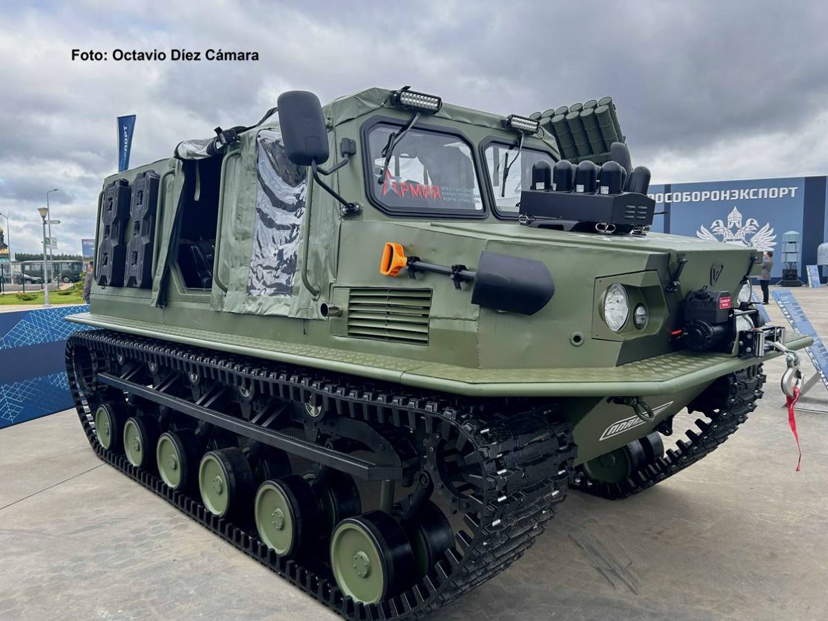 La versión más compacta de este vehículo multipropósito de cadenas se propone como Plastun-SN y está adaptado a la evacuación médica. (Octavio Díez Cámara) La versión más compacta de este vehículo multipropósito de cadenas se propone como Plastun-SN y está adaptado a la evacuación médica. (Octavio Díez Cámara)