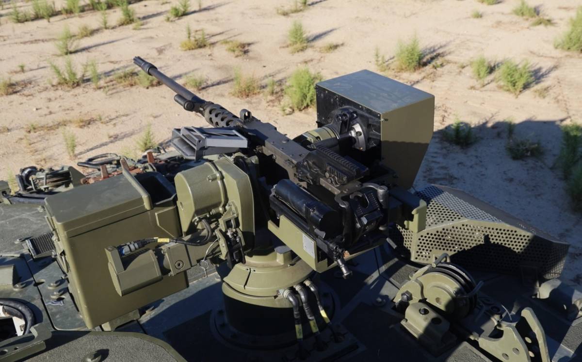 La torre de uso remoto o RCWS Mini-Samson armada con una ametralladora pesada M2HB de 12,70 mm., sita en la parte superior del “Castor”. La torre de uso remoto o RCWS Mini-Samson armada con una ametralladora pesada M2HB de 12,70 mm., sita en la parte superior del “Castor”.