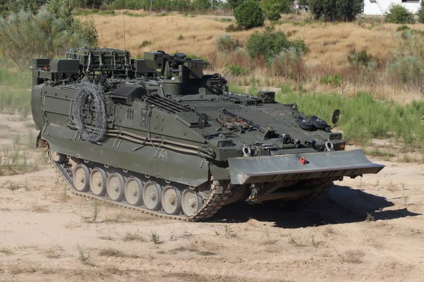 El nuevo VCZAP “Castor” durante su continuo adiestramiento en las zonas habilitadas sitas en el acuartelamiento de EL Goloso.