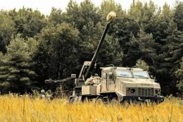 Ob�s autopropulsados ucraniano 2S22 �Bohdana� de 155 mm. (foto 32 Brigada de Artiller�a de Ucrania)