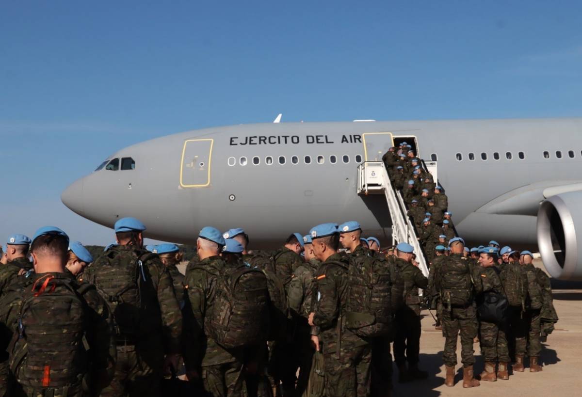 Personal de la BRI X subiendo en el A330 del Ejército del Aire y del Espacio. (foto Julio Maíz Gutiérrez) Personal de la BRI X subiendo en el A330 del Ejército del Aire y del Espacio. (foto Julio Maíz Gutiérrez)