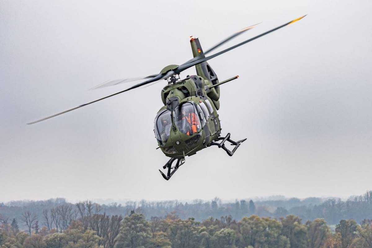 Un moderno helicóptero H145 (Airbus Helicopters) Un moderno helicóptero H145 (Airbus Helicopters)