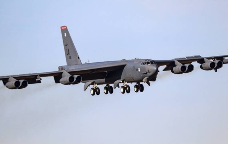 Bombardero Boeing B-52H Stratofortress de la Fuerza Aérea de los Estados Unidos (Foto: Rubén Galindo) Bombardero Boeing B-52H Stratofortress de la Fuerza Aérea de los Estados Unidos (Foto: Rubén Galindo)