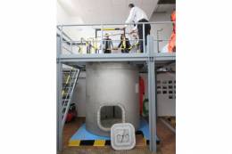 El simulador, con la compuerta de acceso a la esclusa en primer lugar (autor)