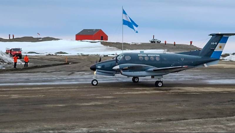 Tras medio siglo vuelve a operar en este lugar la Aviacion Naval. Tras medio siglo vuelve a operar en este lugar la Aviacion Naval.