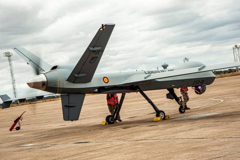 Los primeros Predator B a su llegada a Talavera la Real (Ejército del Aire y del Espacio) Los primeros Predator B a su llegada a Talavera la Real (Ejército del Aire y del Espacio)