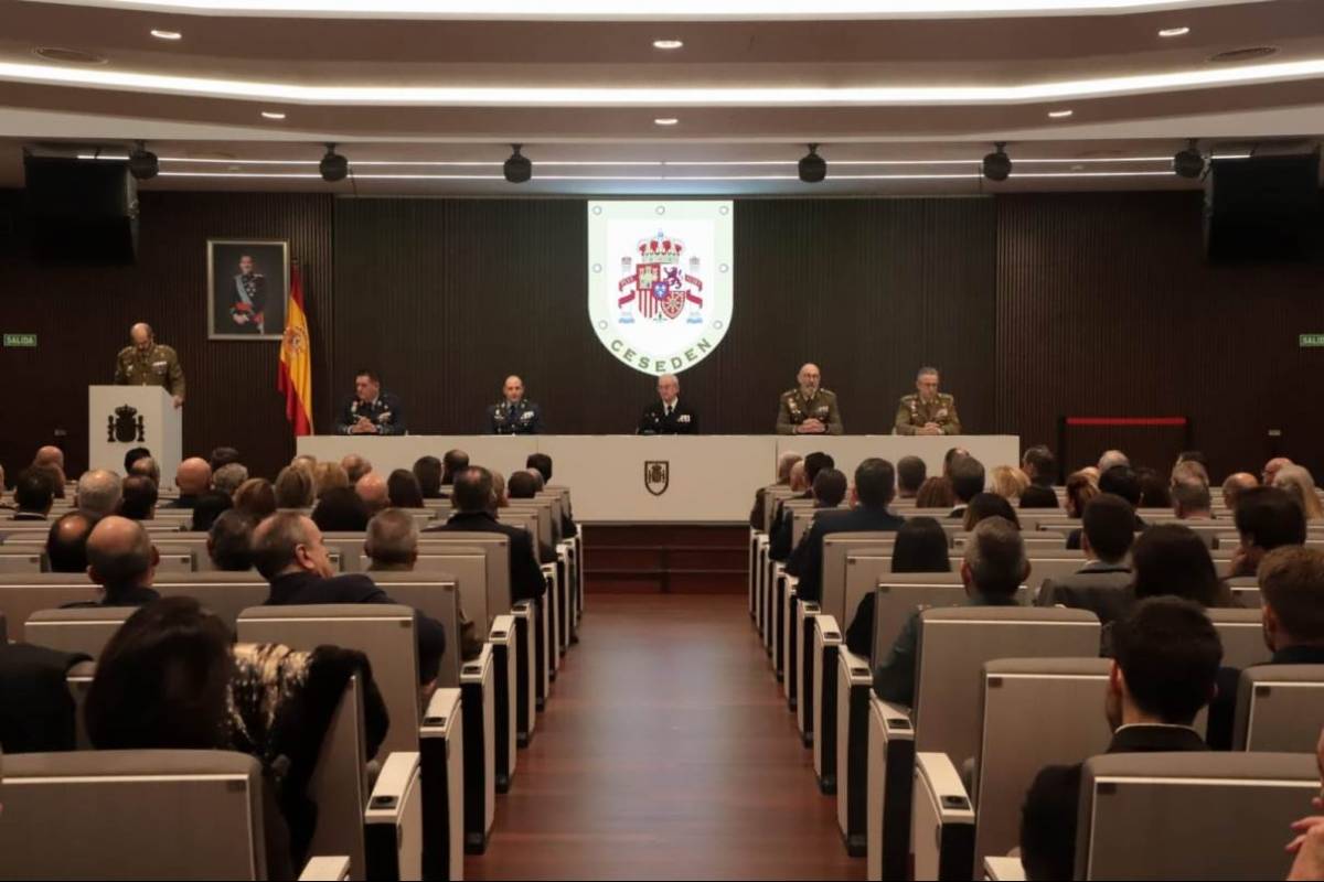 Acto de clausura de los Cursos de Defensa Nacional. Acto de clausura de los Cursos de Defensa Nacional.