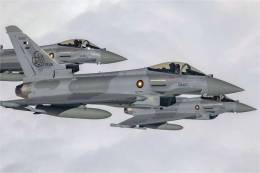 Formaci�n de Eurofighter Typhoon de la Fuerza A�rea del Emirato de Qatar.