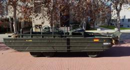 El DUKW de las Asociacin Equus Belli, ya pintado con las marcas del Grupo Especial de Infantera de Marina. (foto Julio Maz Gutirrez)