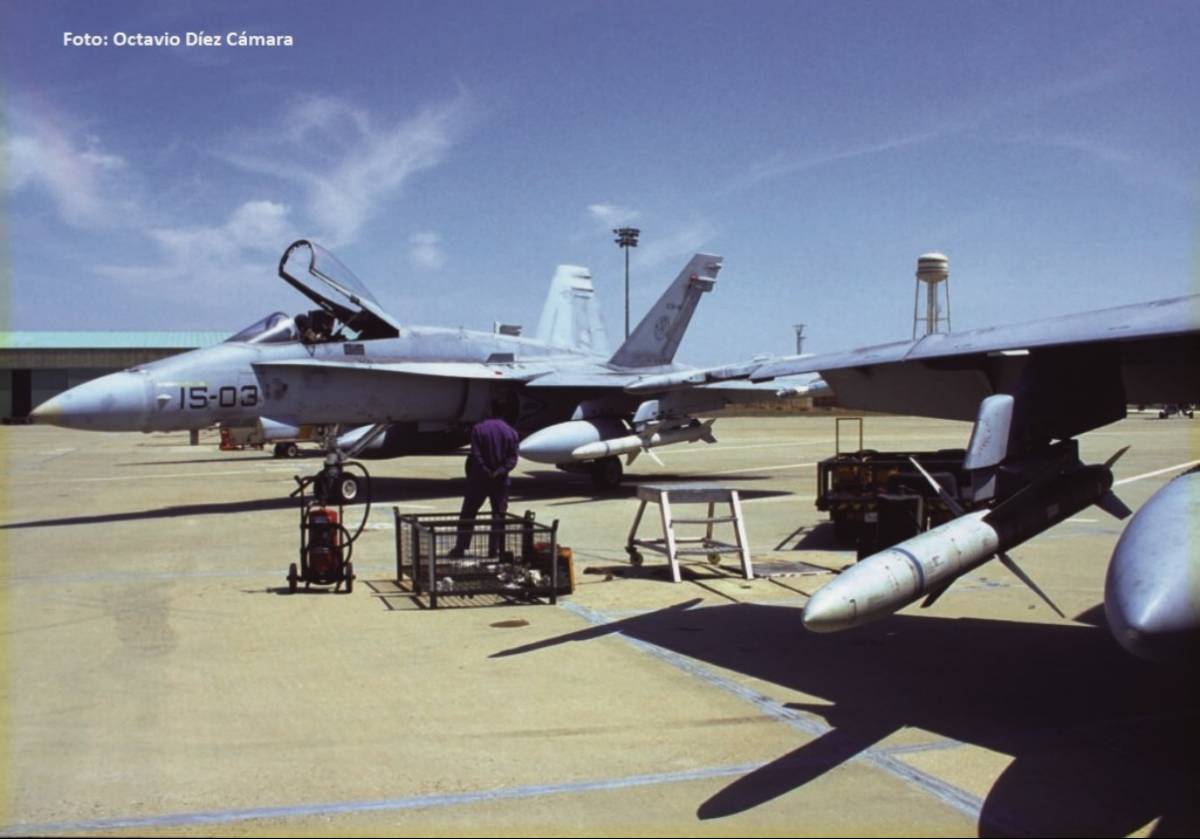 La llegada de los EF-18 Hornet aportó capacidades como el uso del misil antirradar HARM que deben retomarse en nuevas plataformas. (Octavio Díez Cámara) La llegada de los EF-18 Hornet aportó capacidades como el uso del misil antirradar HARM que deben retomarse en nuevas plataformas. (Octavio Díez Cámara)