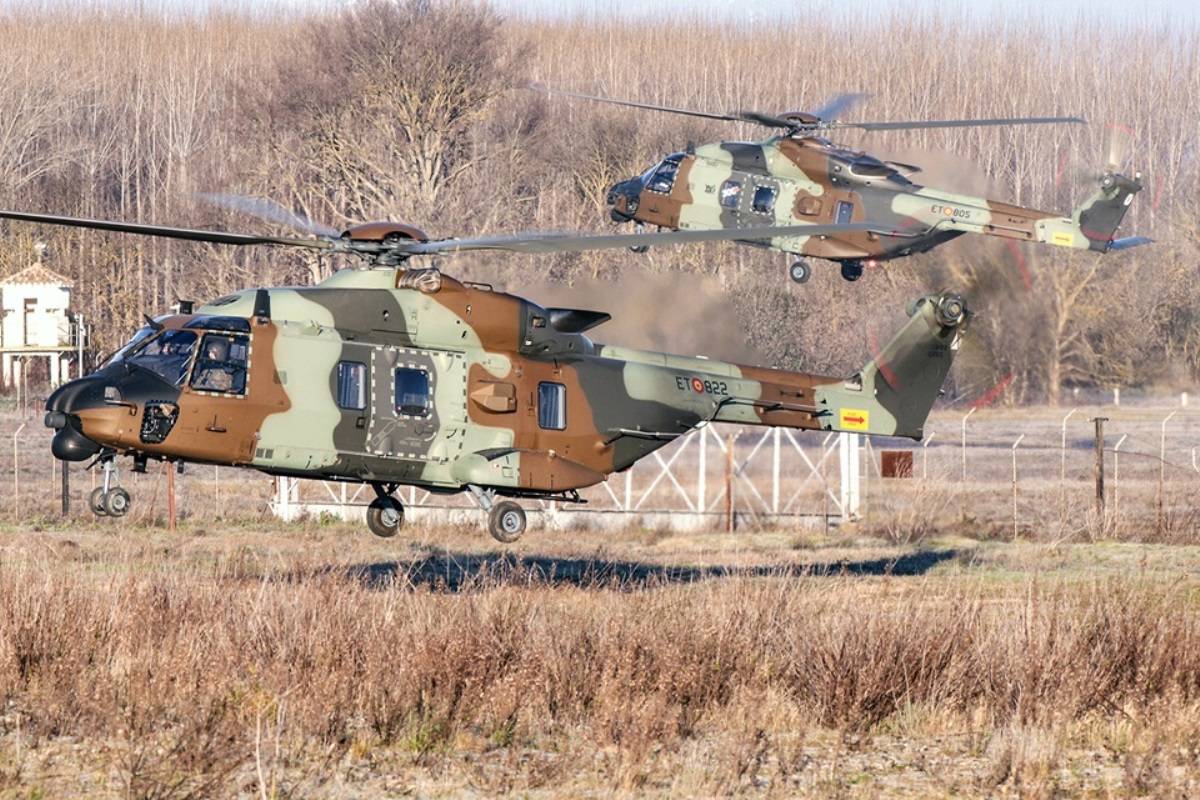 Los actuales helicópteros BHELMA III fueron los principales protagonistas de su 50 aniversario. (foto Rubén Galindo) Los actuales helicópteros BHELMA III fueron los principales protagonistas de su 50 aniversario. (foto Rubén Galindo)