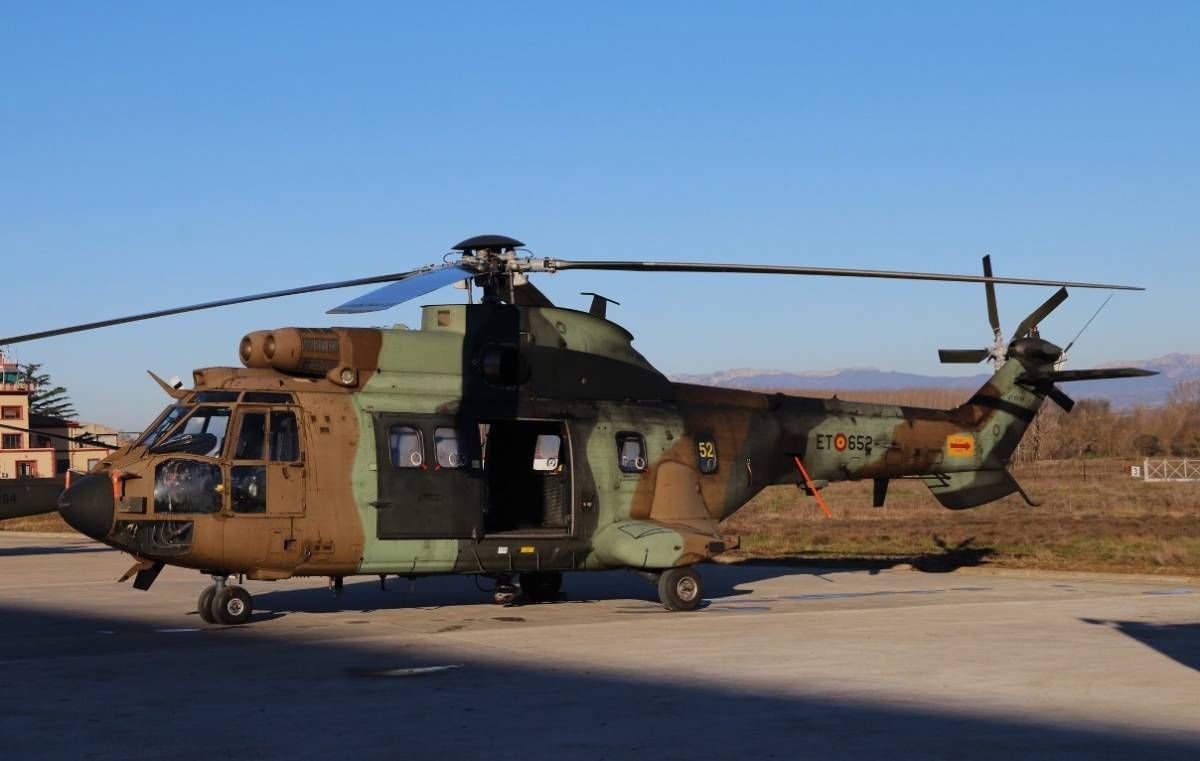 Desde la sevillana base de El Copero llegó a la sede del BHELMA III uno de los AS532UL “Cougar”, que actualmente emplea el BHELMA IV. Desde la sevillana base de El Copero llegó a la sede del BHELMA III uno de los AS532UL “Cougar”, que actualmente emplea el BHELMA IV.