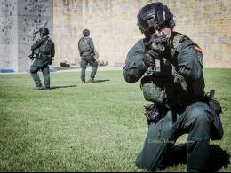 Agentes del GAR de la Guardia Civil durante un ejercicio tctico. (Esteban Maiza)