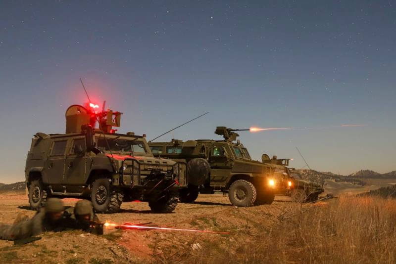 Un RG-31 abre fuego con su torre de empleo remoto Mini Samson dotada de ametralladora de 12,70 mm. (Ejército de Tierra) Un RG-31 abre fuego con su torre de empleo remoto Mini Samson dotada de ametralladora de 12,70 mm. (Ejército de Tierra)