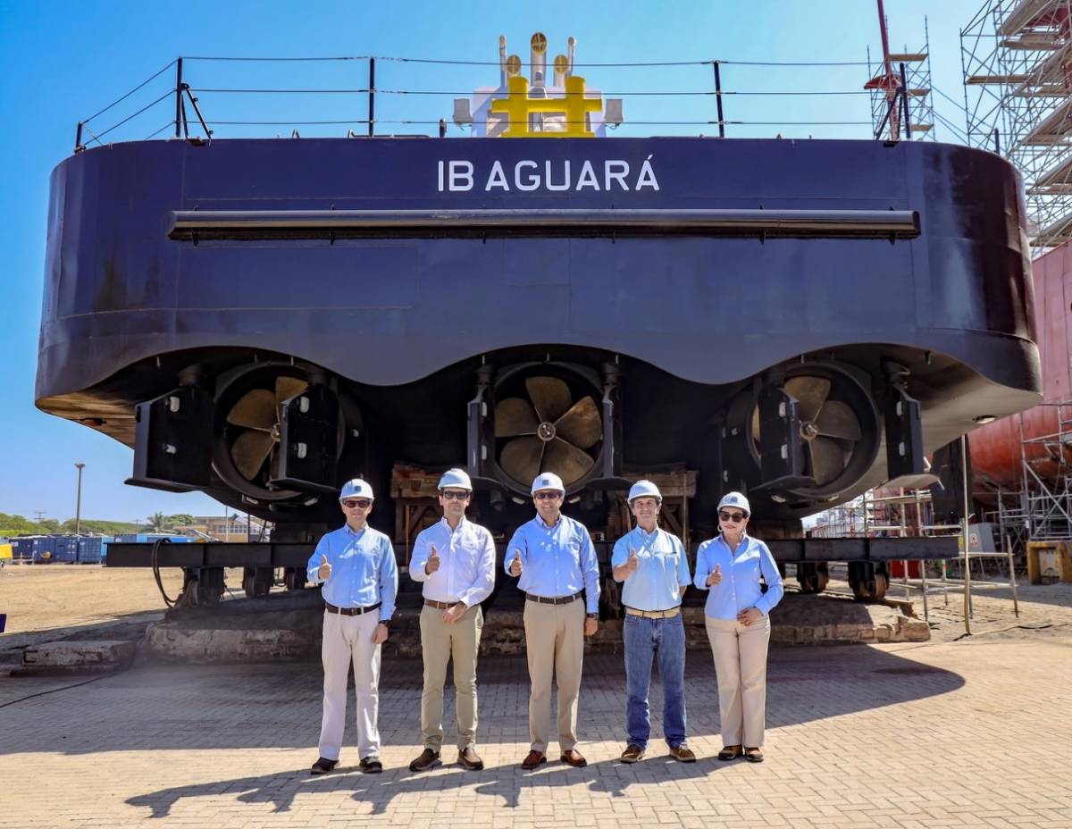 Firma de venta del nuevo empujado fluvial “IB AGUARÁ” Firma de venta del nuevo empujado fluvial “IB AGUARÁ”