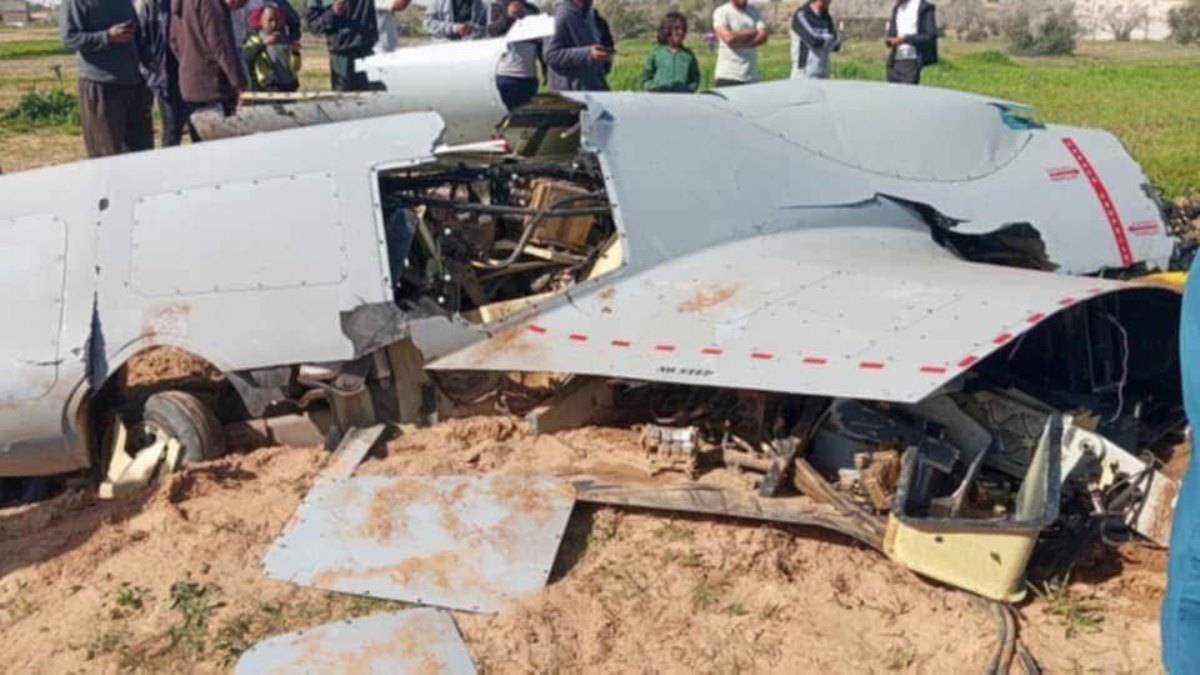 Los restos del AKINCI derribado sobre Libia. (X @Oded121351) Los restos del AKINCI derribado sobre Libia. (X @Oded121351)