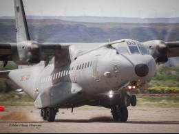 Un avin C-295 del Ala 35 del Ejrcito del Aire y del Espacio efectuando una toma de mximo esfuerzo. (Esteban Maiza)