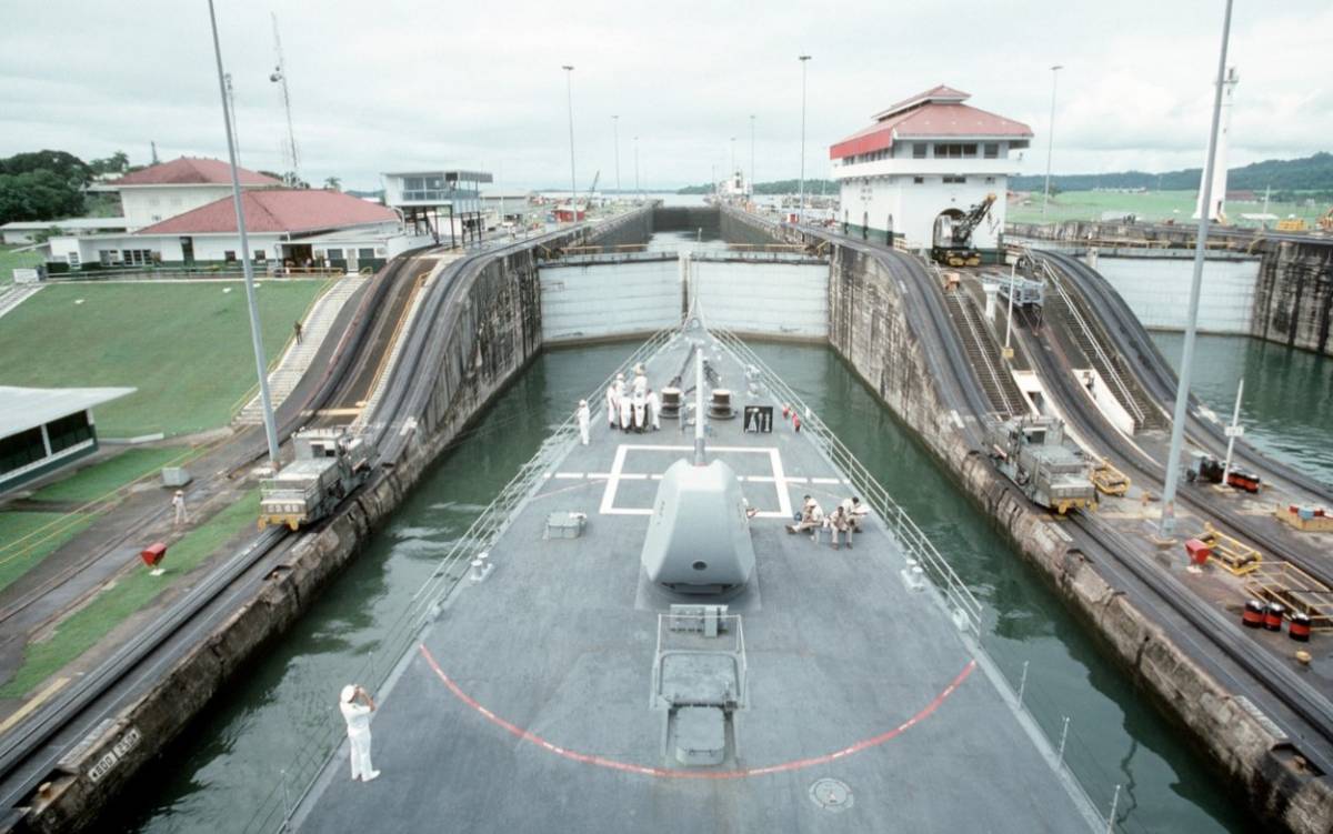 Un destructor del US Navy ingresando al Canal de Panam. (Foto: US Navy)