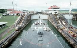 Un destructor del US Navy ingresando al Canal de Panam. (Foto: US Navy)