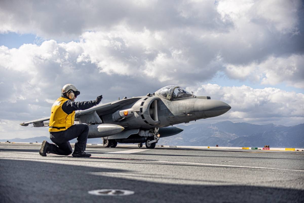 Un avión de combate Harrier de la Armada a punto de despegar del LHD ‘Juan Carlos I’. (Foto: Armada) Un avión de combate Harrier de la Armada a punto de despegar del LHD ‘Juan Carlos I’. (Foto: Armada)