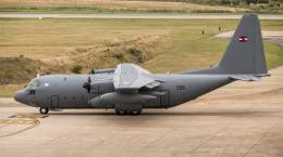 El KC-130H de la Fuerza A�rea Uruguaya con su nueva imagen gris. (foto: Alfonso Quincke)