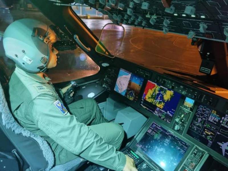 Vista de las operaciones desde la cabina del KC-390.