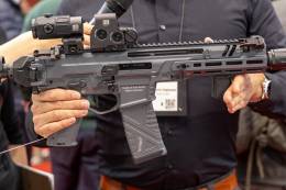 Los HK433, de los que ahora se presenta la versin PDW, se ofrecen en diferentes configuraciones de longitud de can y adaptados a diversos calibres. (NuembergMesse, Frank Boxler)