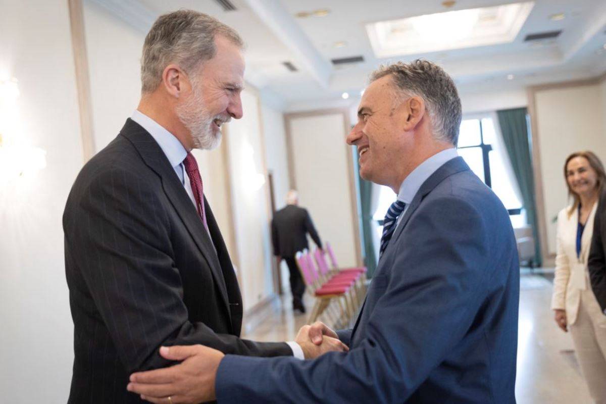 Yamandu Orsi recibe a SM Felipe VI.