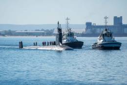 El submarino de la clase Virginia, USS Minnesota entrando en la base naval HMAS Stirling el pasado 25 de febrero. (Foto US Navy)