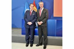 Fernando Mairata y lvaro Fernandez de Araoz durante la firma del acuerdo. 