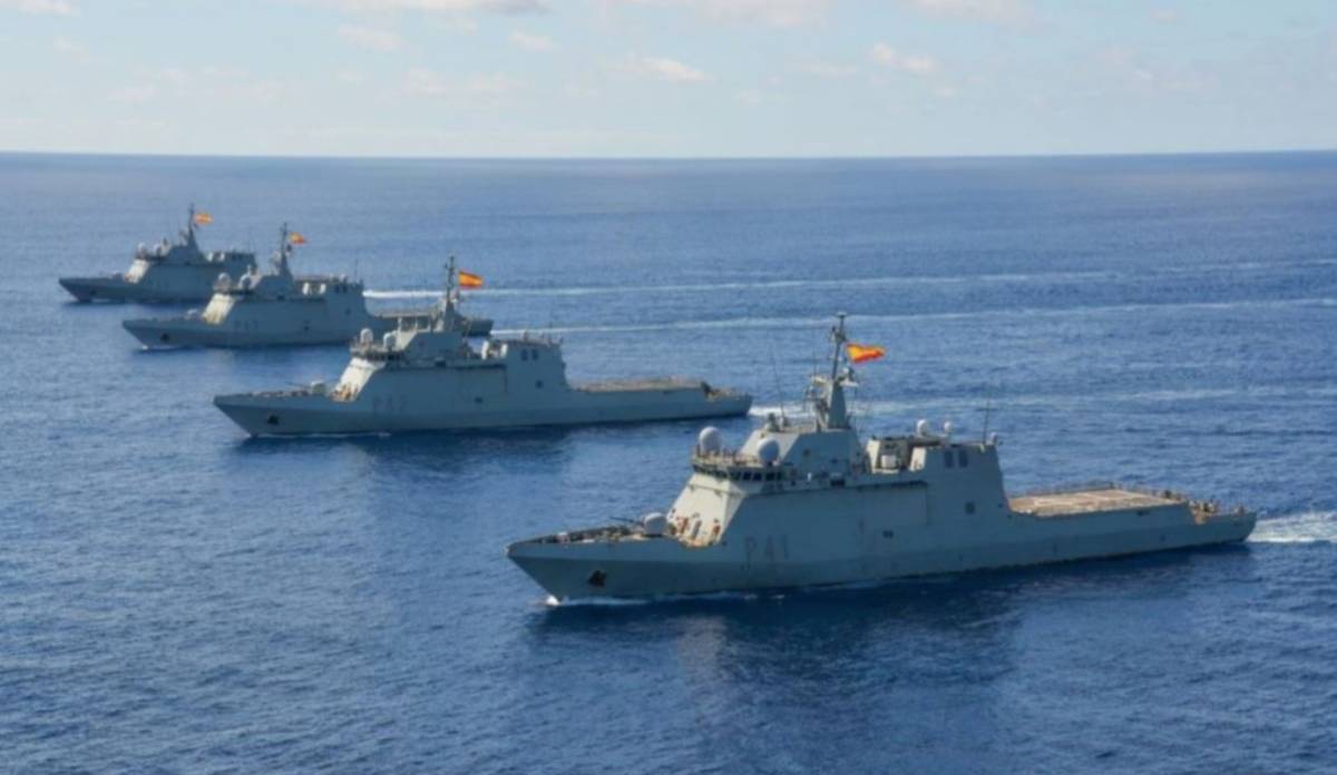 Buques de la Armada navegando por aguas canarias. (Armada) Buques de la Armada navegando por aguas canarias. (Armada)