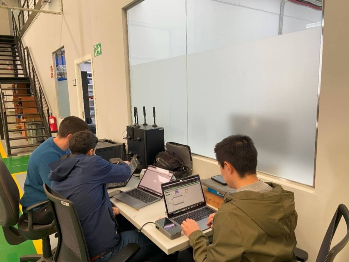 Investigadores trabajando en el proyecto. (AERTEC) Investigadores trabajando en el proyecto. (AERTEC)