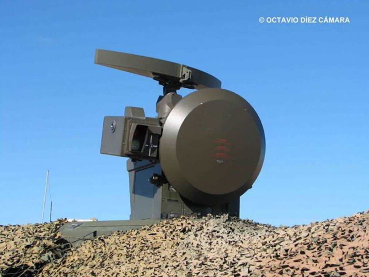 Las direcciones de tiro ms modernas, las Skydor, presentan ya algunas obsolescencias tecnolgicas propias de un equipo con varias dcadas de uso continuado. (Octavio Dez Cmara)