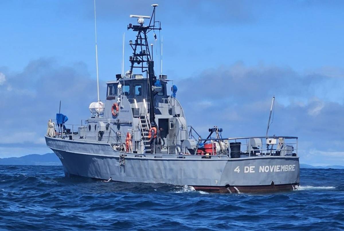 Patrullero costero "4 de Noviembre" P-208 durante un despliegue en el océano Pacífico. (Foto: SENAN) Patrullero costero "4 de Noviembre" P-208 durante un despliegue en el océano Pacífico. (Foto: SENAN)