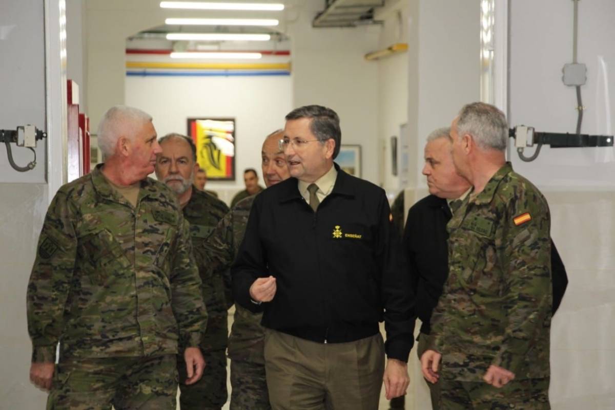El JEME, general de Ejército Amador Enseñat y Berea, en una visita reciente al Cuartel General de la Fuerza Terrestre (Ejército de Tierra) El JEME, general de Ejército Amador Enseñat y Berea, en una visita reciente al Cuartel General de la Fuerza Terrestre (Ejército de Tierra)