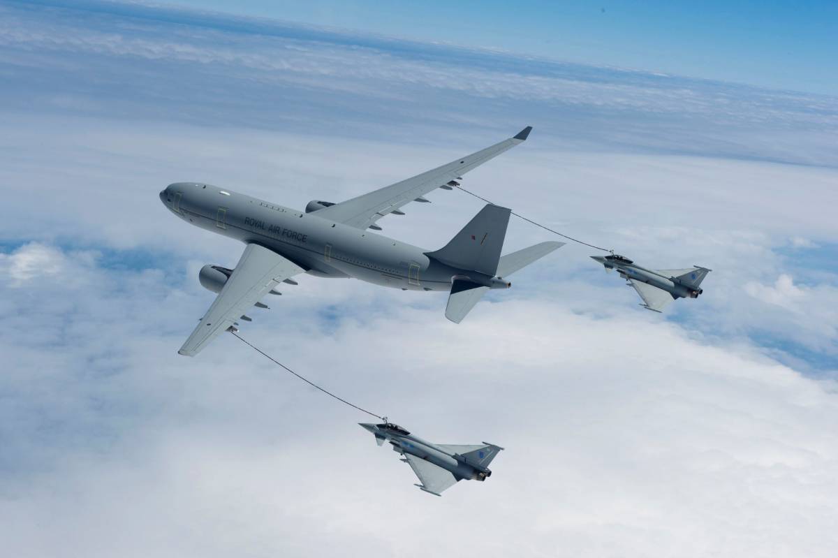 Un A330 MRTT repostando Eurofighters mediante el sistema de manguera y cesta (Airbus) Un A330 MRTT repostando Eurofighters mediante el sistema de manguera y cesta (Airbus)
