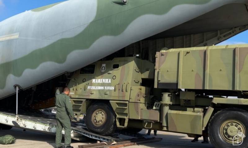 Embarque en el KC-390 del camin ASTROS.