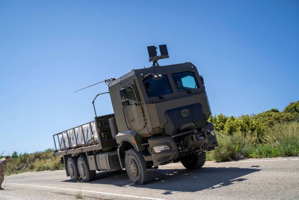 Camin 6x6 con cabina blindada (TSD)