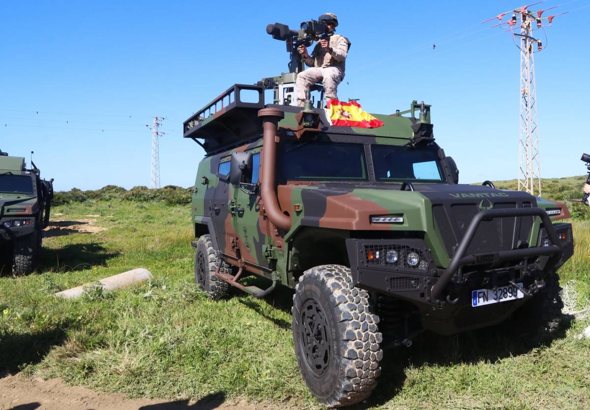 Primero de los VAMTAC ST5 de la versin para portar el lanzador Mistral que emplea la BRIMAR/TEAR. (foto Julio Maz Gutirrez)
