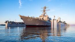 Traslado en dique seco hasta su botadura en el mar del futuro destructor USS Jeremiah Denton (DDG-129). (Foto: HII Ingalls Shipbuilding)