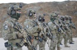 Miembros de operaciones especiales espaolas y blgaras trabajando juntos en el ejercicio Steadfast Dart. (foto: Ministerio de Defensa)