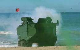 El ZAHA desembarcando en la gaditana playa de Retn. (foto Julio Maz Gutirrez)