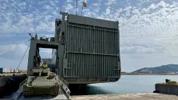 Un VCI Pizarro desciende del El Camino Espaol. Foto: COMGECEU