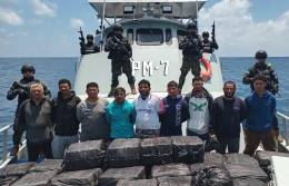 Decomiso de drogas por la Marina Salvadorea.