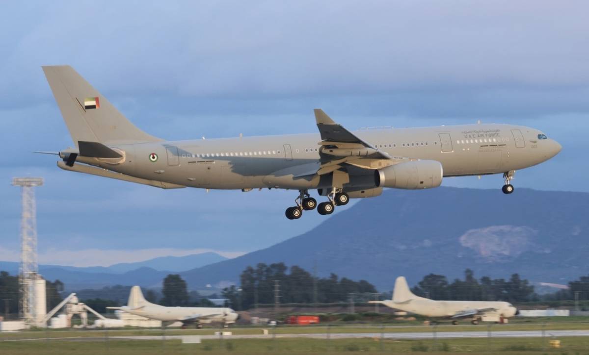 Hasta cinco cisternas Airbus DS A330 MRTT aterrizaron en Morón, entre ellos este de los EAU. (foto Julio Maíz) Hasta cinco cisternas Airbus DS A330 MRTT aterrizaron en Morón, entre ellos este de los EAU. (foto Julio Maíz)
