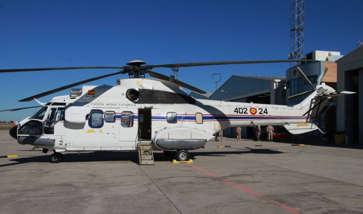 Uno de los actuales AS332M1 del 402 Escuadrón. (foto Julio Maíz) Uno de los actuales AS332M1 del 402 Escuadrón. (foto Julio Maíz)